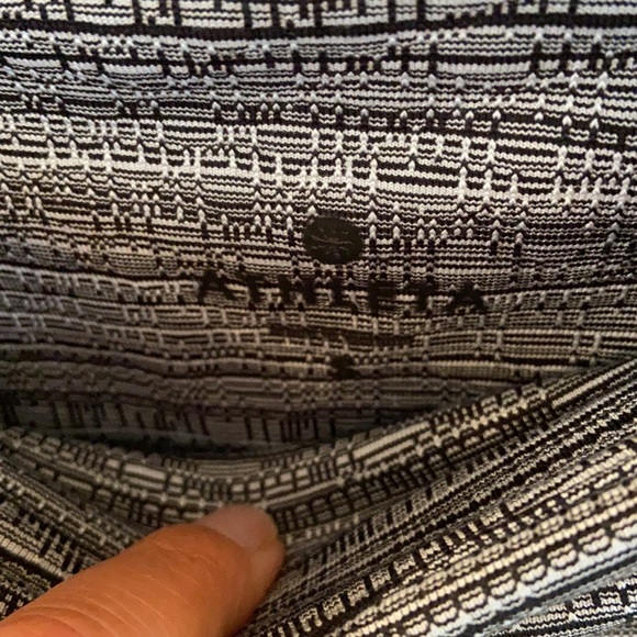 Woman’s Athleta gym pants - Picture 2 of 4